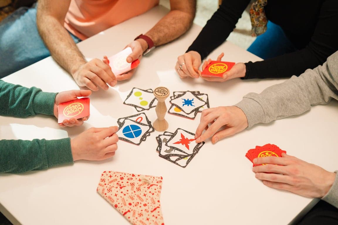 Sinterklaasspel voor volwassenen: acht spellen voor een surprise-avond vol lol