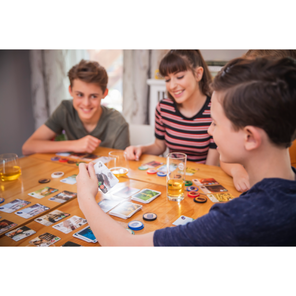 Vrienden spelen Splendor en hebben een leuke avond